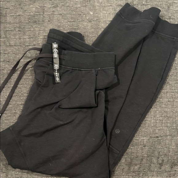 lululemon athletica Black Sweatpants - Picture 1 of 1